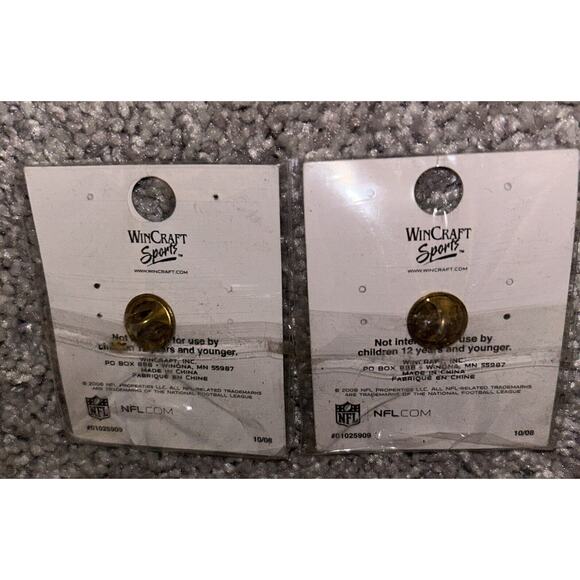 2 Licensed‎ NFL Football Green Bay Packers Official Team Logo Lapel Pins - Picture 2 of 2